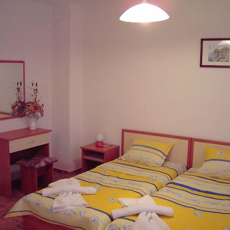 Nelly Guest House 라브다 외부 사진
